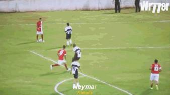 桑巴足球内马尔彩虹过人,经典十大足球精彩瞬间