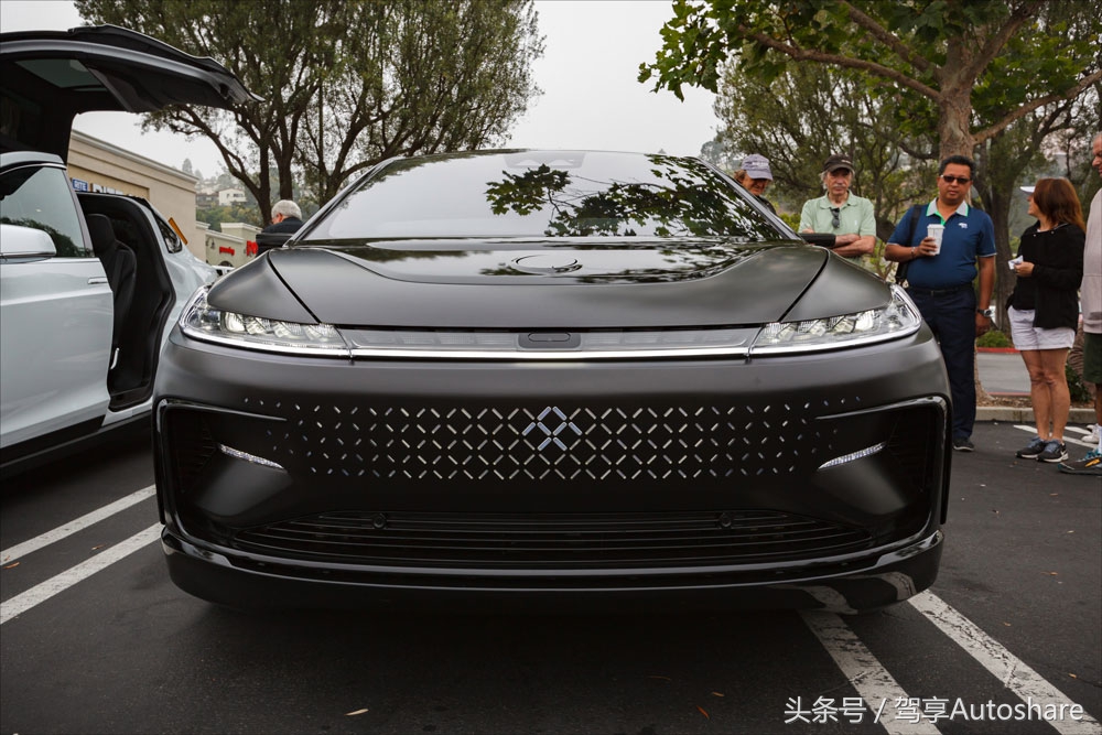 新特斯拉新款modelx评测,路遇特斯拉modely