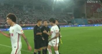 中国足球裁判离谱判罚,中国足球裁判误判名场面