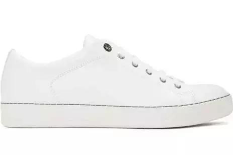 论一双小白鞋有多百搭,看一下最流行的小白鞋