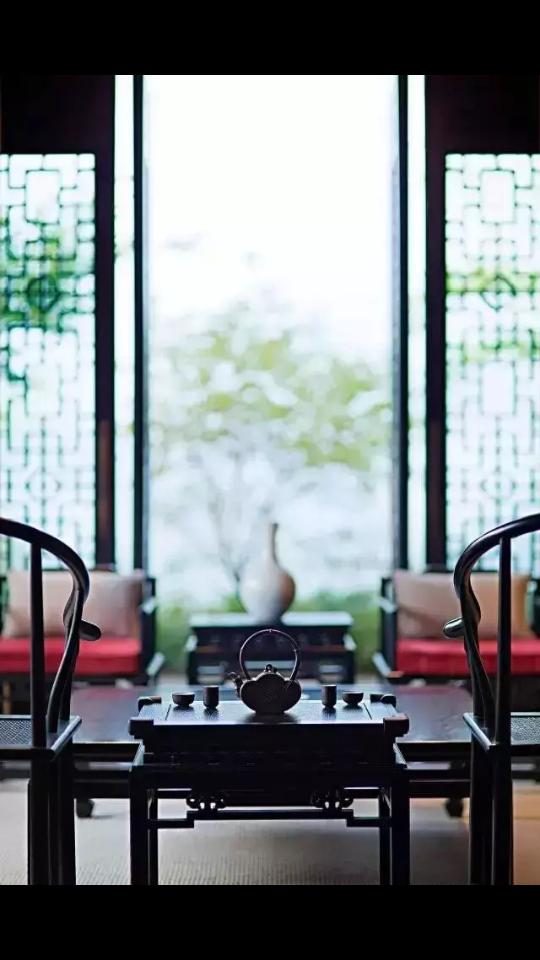 *坐静**焚香生紫烟，浮生难得半日闲，清心寡欲脱俗世，除去沧桑载梦还