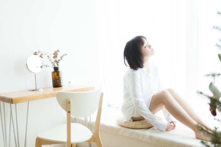 女生当面很热情微信聊天很冷漠,跟一个女孩聊天她太冷漠怎么办