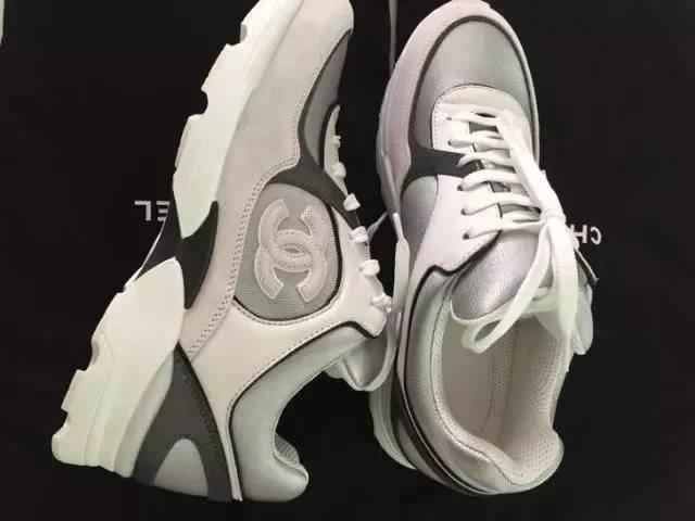 杨幂的最近穿的运动鞋,杨幂穿的薄荷绿运动鞋