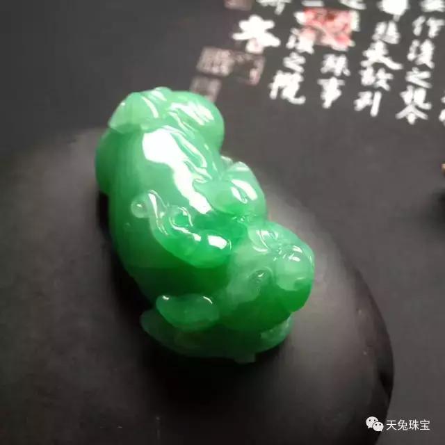 翡翠雕刻太阳轮的寓意,翡翠雕刻锦灰堆的寓意