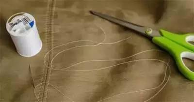 沙发塌陷用一物填充马上恢复如新，几个枕头就能做出舒适的榻榻米？