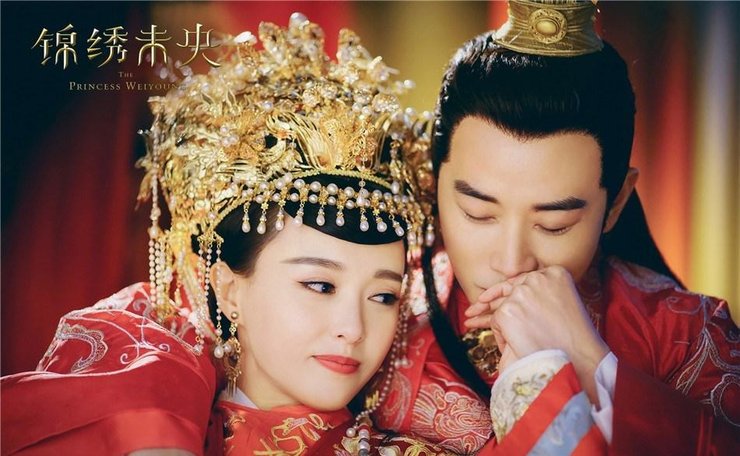 宋慧乔和杨幂谁更漂亮,杨幂和宋仲基一起在日本看秀