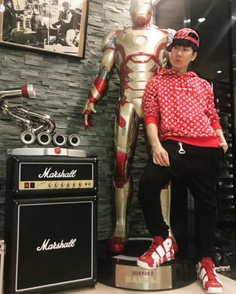 JJ一早晒新鞋穿搭很特别