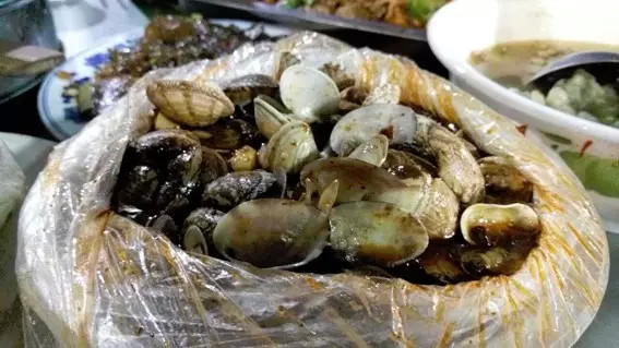 开封鼓楼广场离鼓楼夜市近吗,开封鼓楼夜市营业到几点