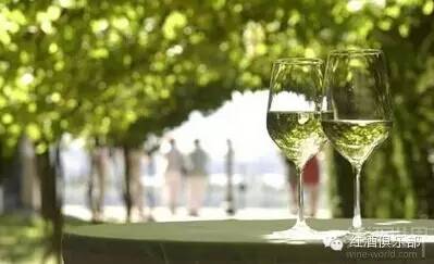 干红葡萄酒酸是什么原因,葡萄酒为什么是酸的