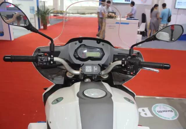 蓝巡300新款价格,300蓝圈夜光效果