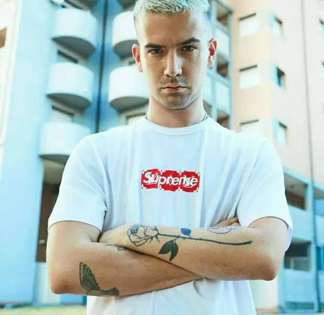 一件帽衫多少钱合适,2017supremelv联名卫衣