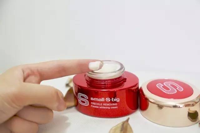 从护肤到化妆,淡斑紧致打造小v脸