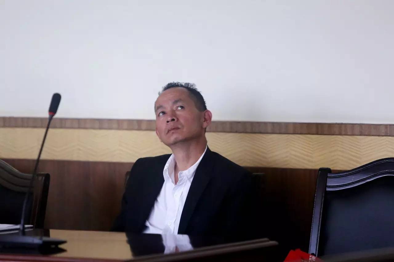 兄弟俩被押赴刑场执行枪决,兄弟俩上法庭的视频