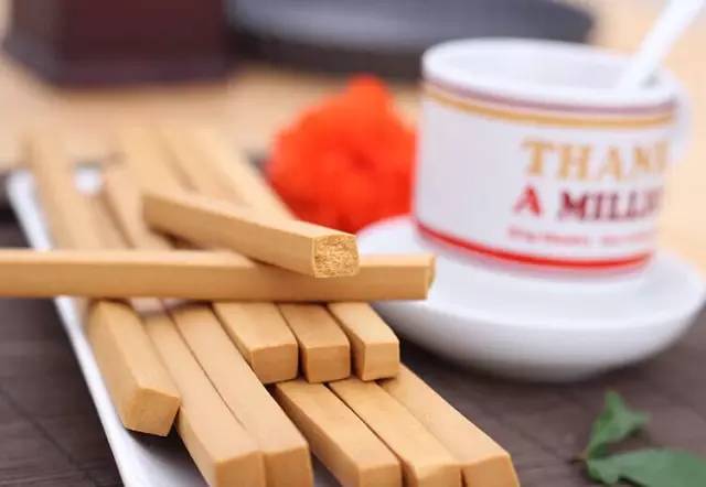 办公室必买零食 (有哪些特别受办公室欢迎的小零食)