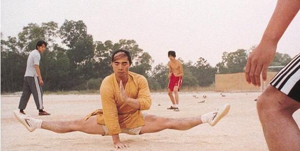 周星驰电影吴孟达被雷倒的场面,周星驰吴孟达审死官片段