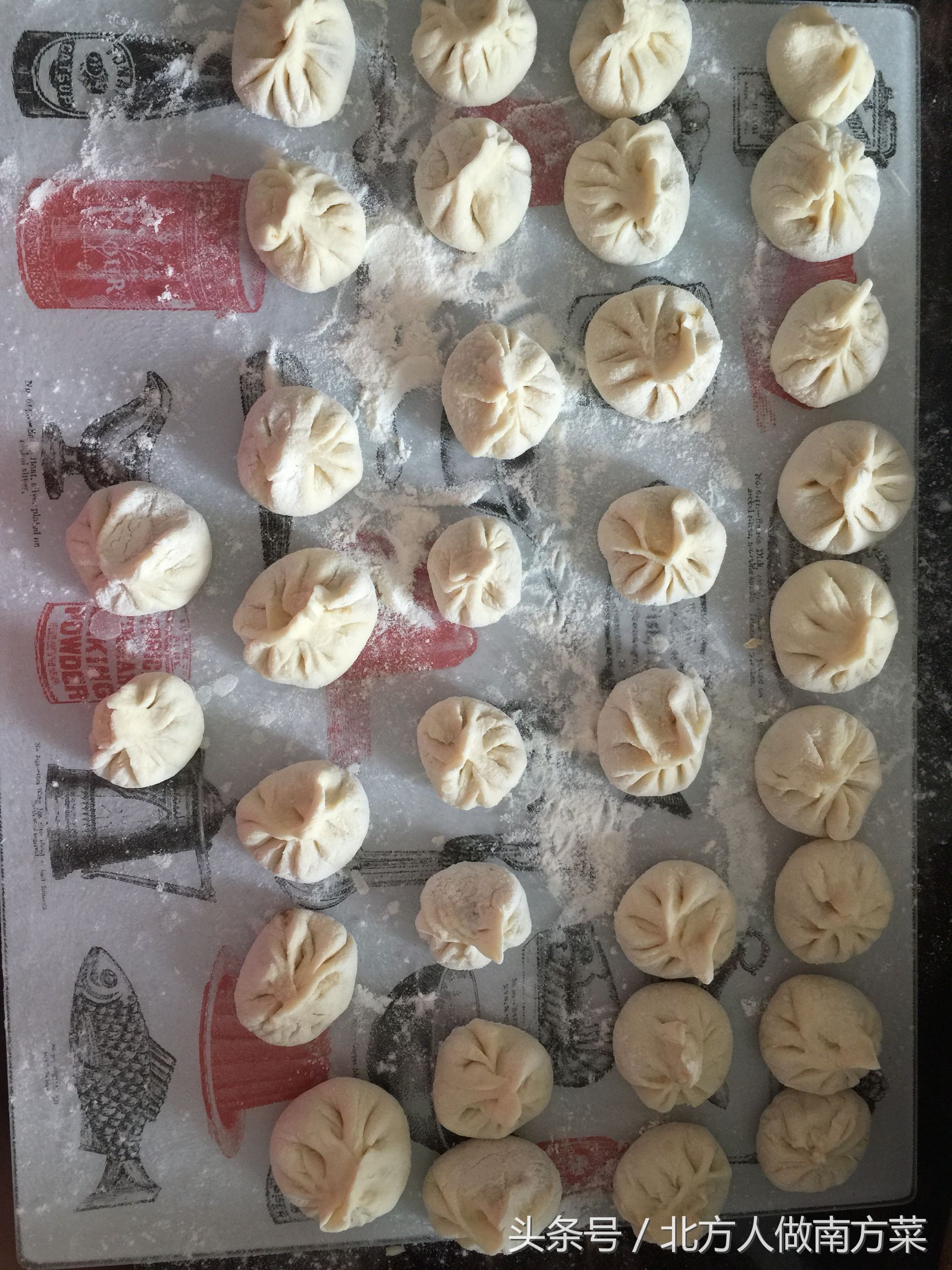 外面小笼包要6元一笼,周末自己在家动手做,好吃又实惠,一口气吃了十来个