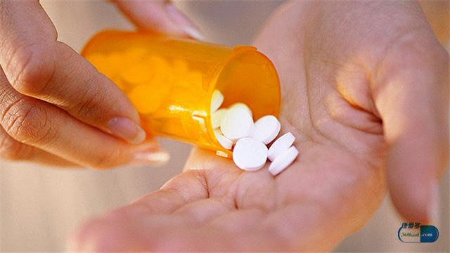 非布司他搭配什么药治痛风疗效好,痛风吃非布司他好还是苯溴马隆好