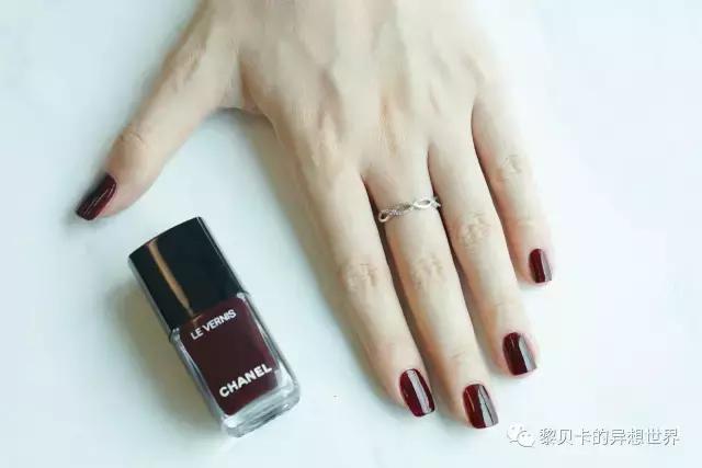 什么指甲油颜色显手白又好看,哪种纯色甲油显手白