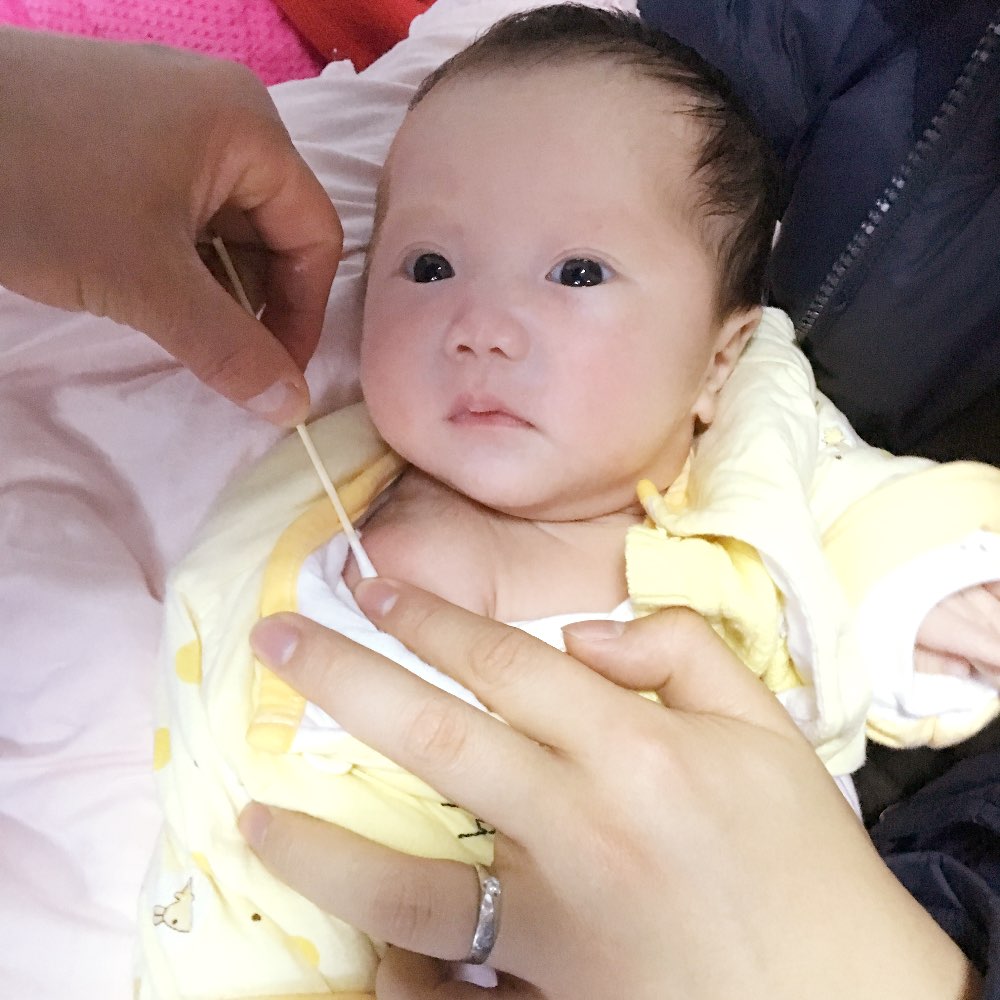 8个月宝宝打完麻风发烧了,小孩打了麻风后出疹子发烧怎么办