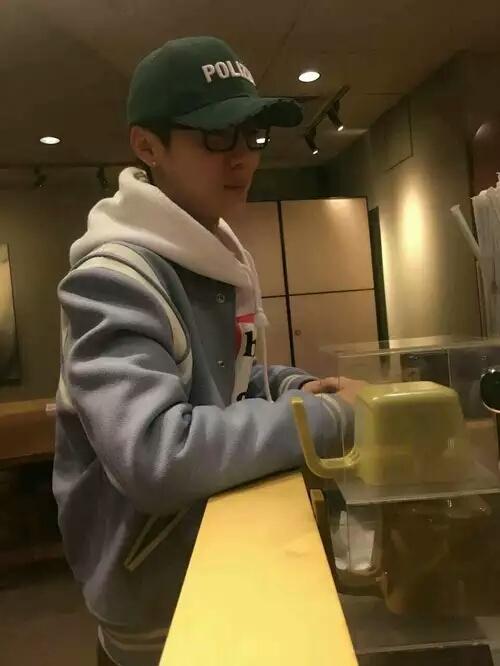 鹿晗被路人偶遇的视频,鹿晗早期被路人偶遇