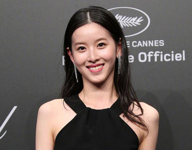 奶茶妹妹生了孩子气质不再！杨幂眼窝凹陷老十岁!AB的眼袋很惊人！