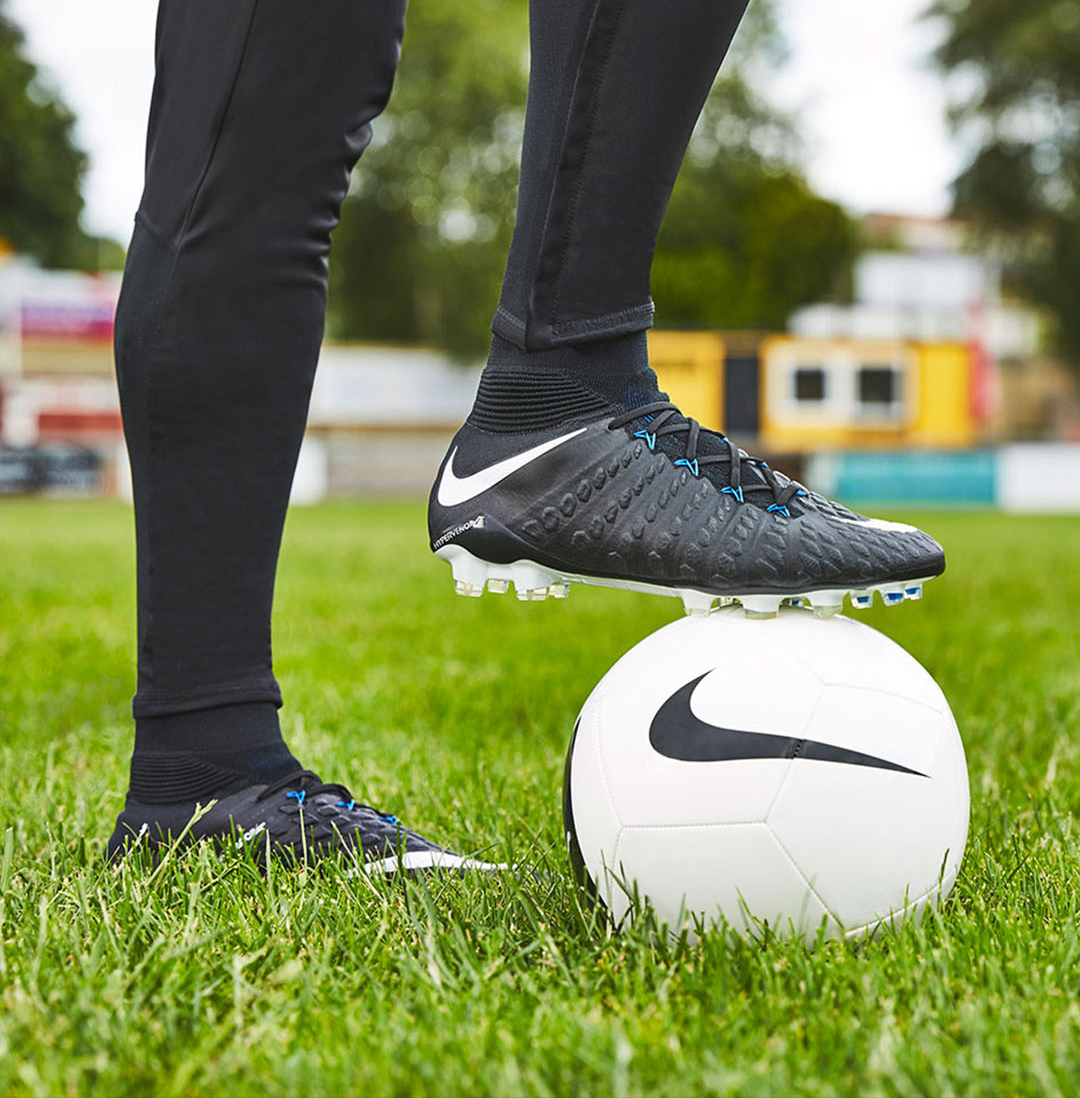 欧洲5大联赛穿的什么足球鞋,比较适合中锋射手的足球鞋