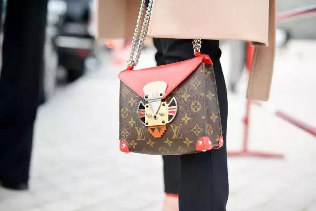 magicking包包怎么辨别真伪,蔻驰京东自营店的包包怎么查真伪