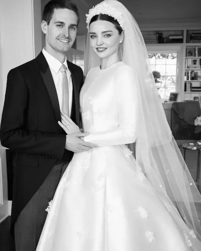 米兰达可儿大红礼服,米兰达可儿二婚姐弟恋