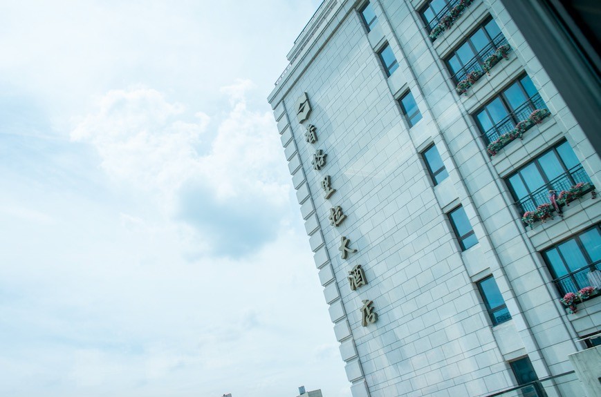 一天吃四五顿饭不长肉才怪,一天吃四顿不胖都不行