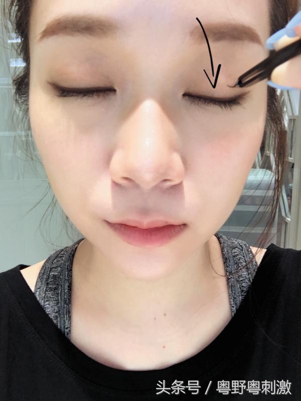 新手怎么贴假睫毛不失误 (如何贴假睫毛才自然)