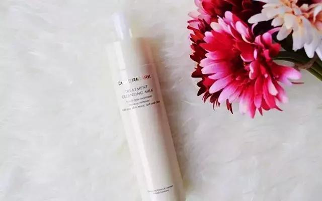 送礼物｜黑人痘肌都能放心用的日本货，演唱会8小时不脱妆还清爽，一年一瓶就够！