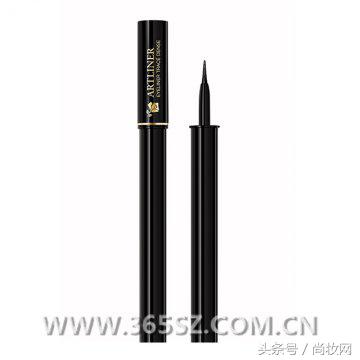 倾盆大雨中一条彩色眼线能缓解你阴郁的心情