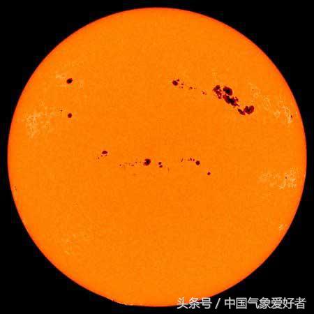 太阳惊现巨大黑子会让人类灭亡吗,太阳表面惊现巨大黑子有几颗