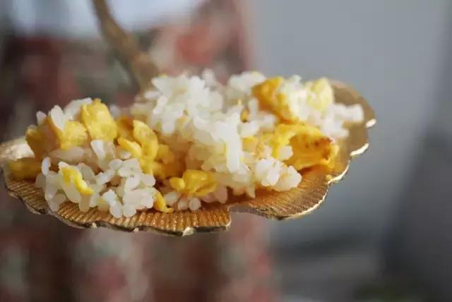 满心欢喜地等了这个快递整整1个月，却在拆开包装的瞬间傻了眼