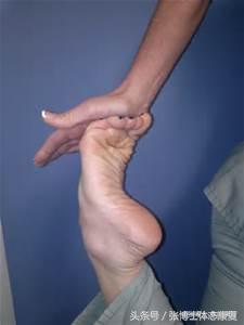 怎么站立可以改善足弓塌陷,如何站立练背