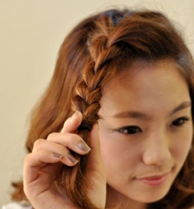 干练简约花苞头扎法教程,长直发凌乱花苞头扎法