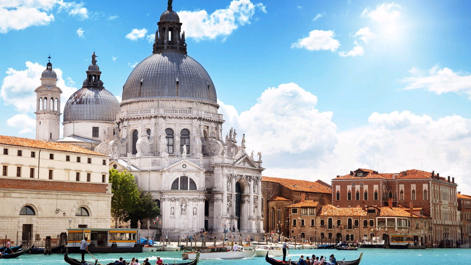 奢侈品服装哪个国家便宜,意大利服装奢侈品排行榜