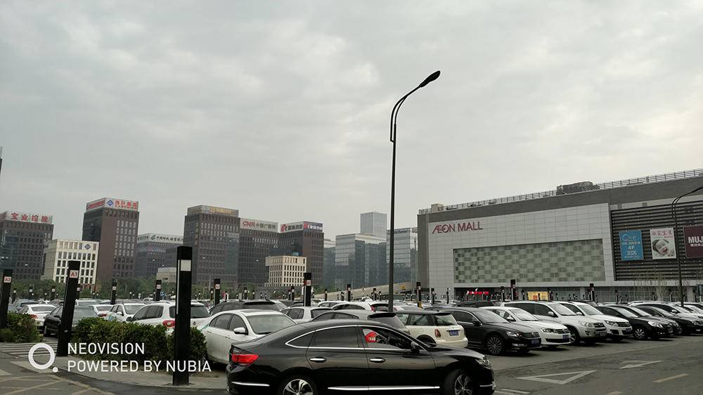 无边框努比亚z17,努比亚z17无边框是全网通吗