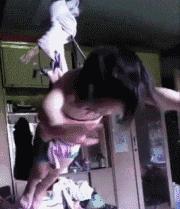 媳妇把酒瓶子放下，别玩了