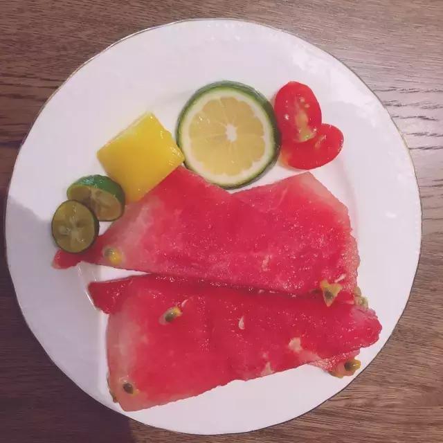 蹦野迪不如吃果盘，如何用20块在上海街头打败妖艳*货贱**？