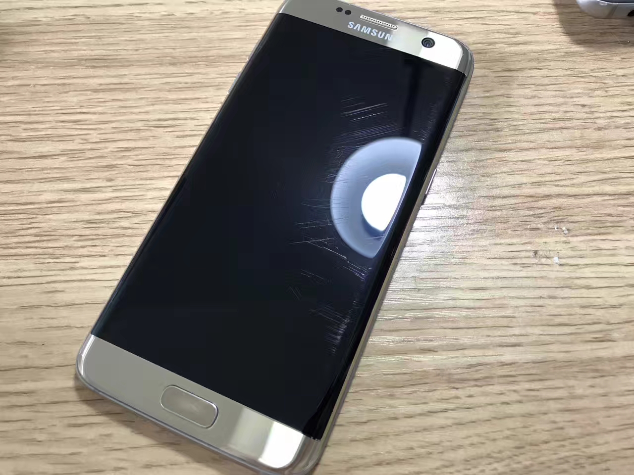 三星s7edge全面屏,三星s7edge和s9屏幕对比