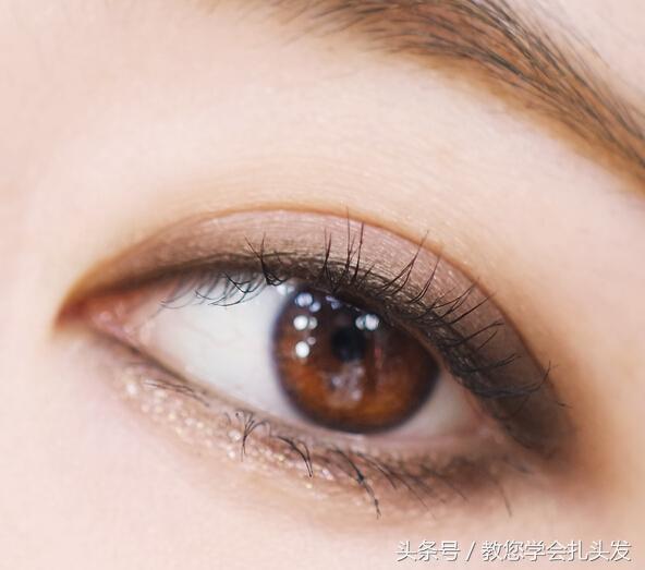 简单的韩式盘发中长发,一款韩式随意盘发编发教程