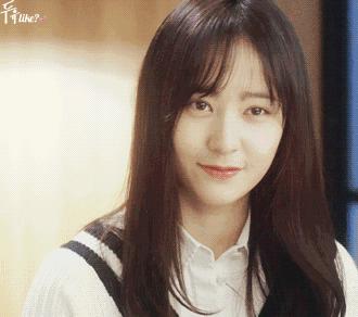 空气刘海方圆脸适合吗,四十岁圆脸卷长发空气刘海