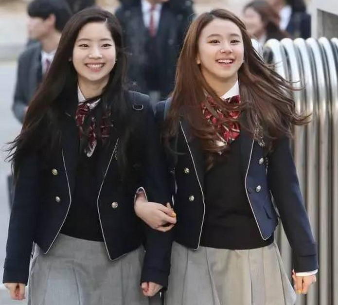 中国的校服为什么不能免费？很多农村学校的孩子根本没穿过校服