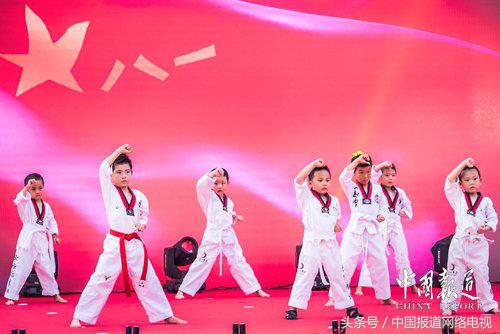 寓德于智慧德育人大连点石教育培训学校举行十年校庆活动