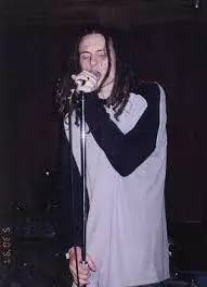 快速恶补“林肯公园”主唱的生平,好应对男朋友的悲伤