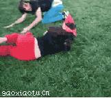 姑娘玩足球视频,妹子足球教学