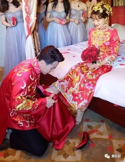 痛！有新娘把婚鞋买成了X鞋！