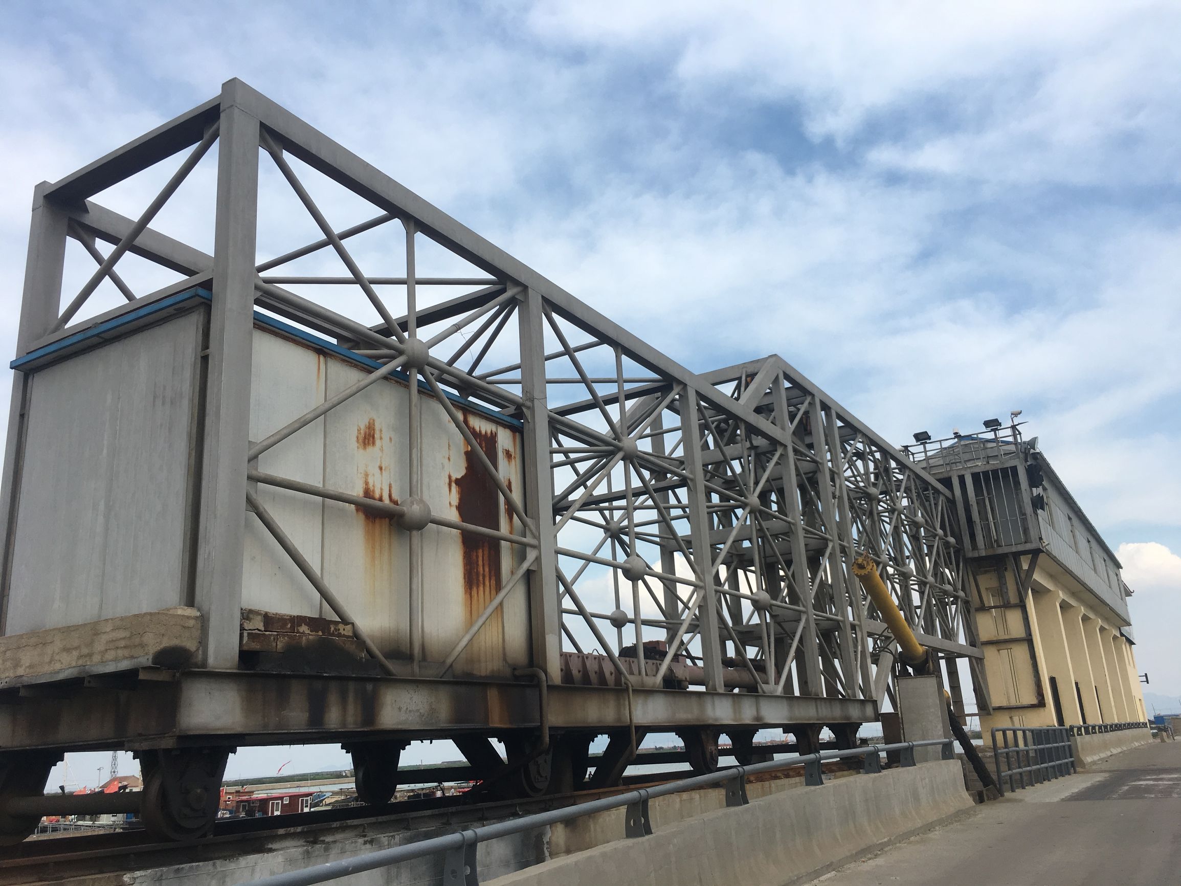 夏天防止中暑旅行准备什么,旅游高温中暑