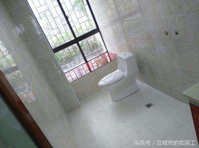 装修马桶没有靠墙,卫生间墙挡不住马桶